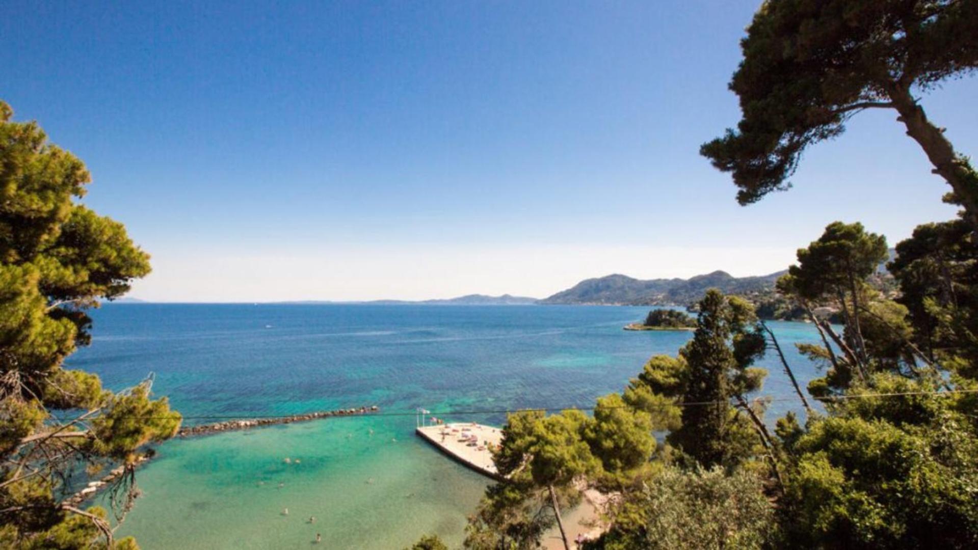 코르푸 홀리데이 팰리스 호텔 페라마 외부 사진 View of the Gulf of Pagase