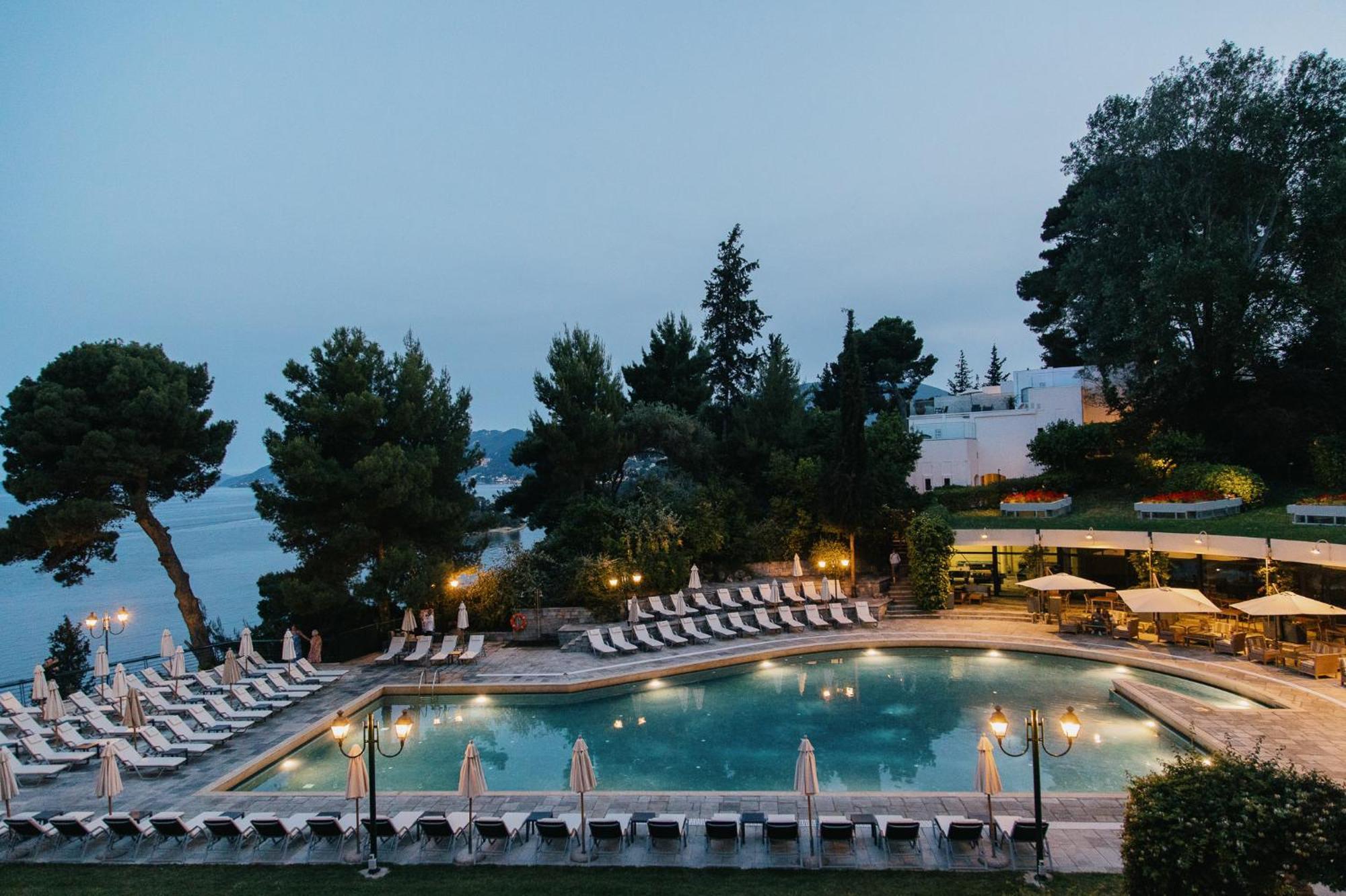 코르푸 홀리데이 팰리스 호텔 페라마 외부 사진 The swimming pool at the Hotel Splendid