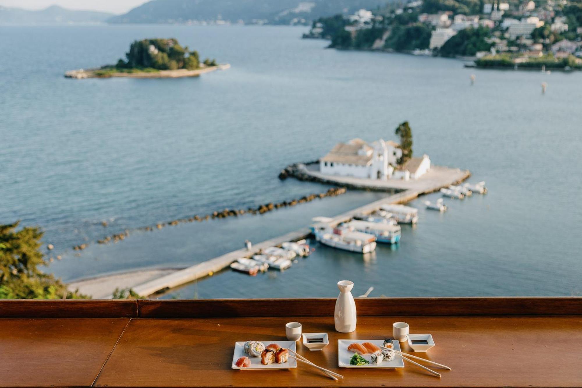 코르푸 홀리데이 팰리스 호텔 페라마 외부 사진 View of the peninsula
