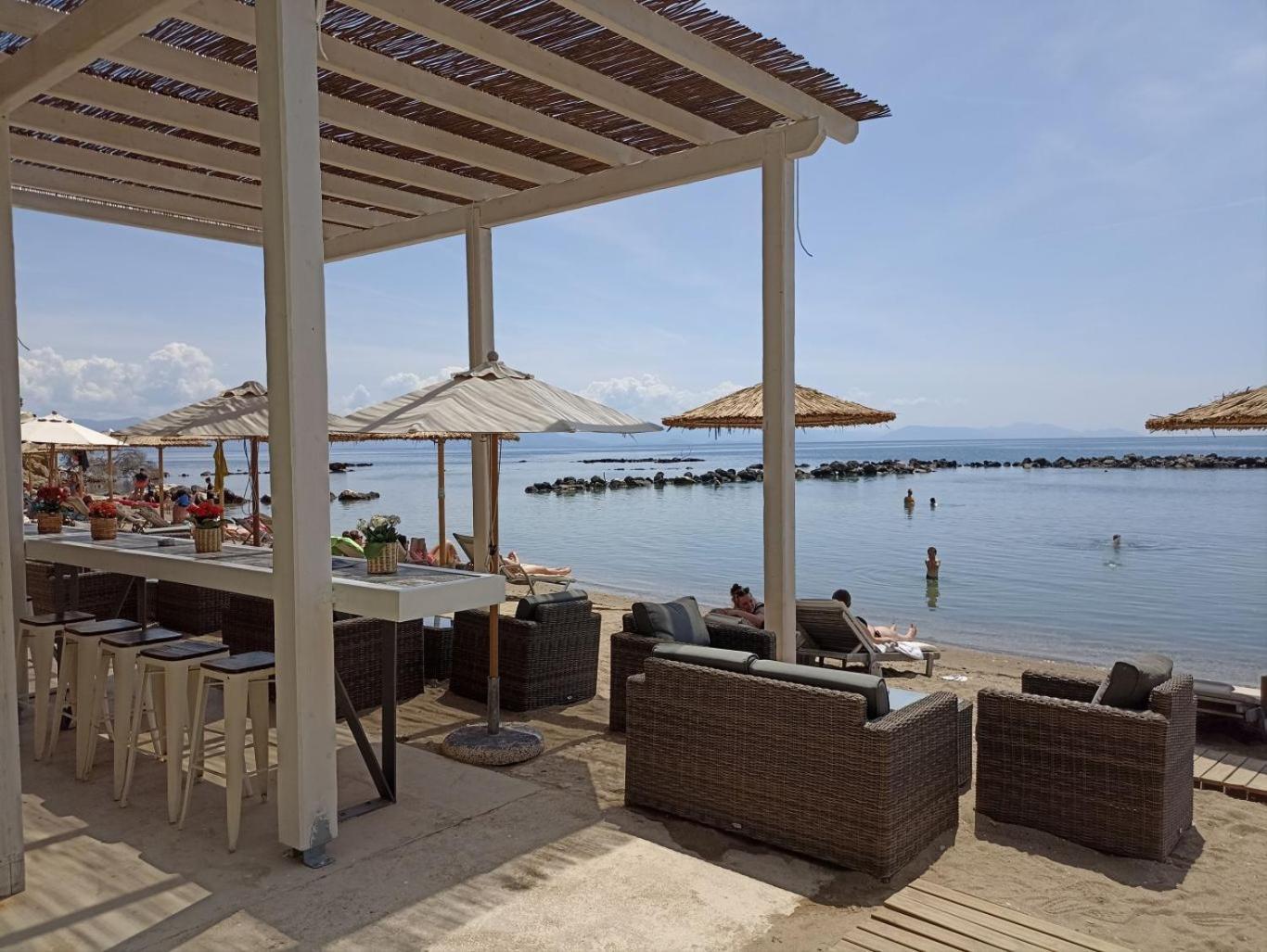 코르푸 홀리데이 팰리스 호텔 페라마 외부 사진 Beach bar in Crete