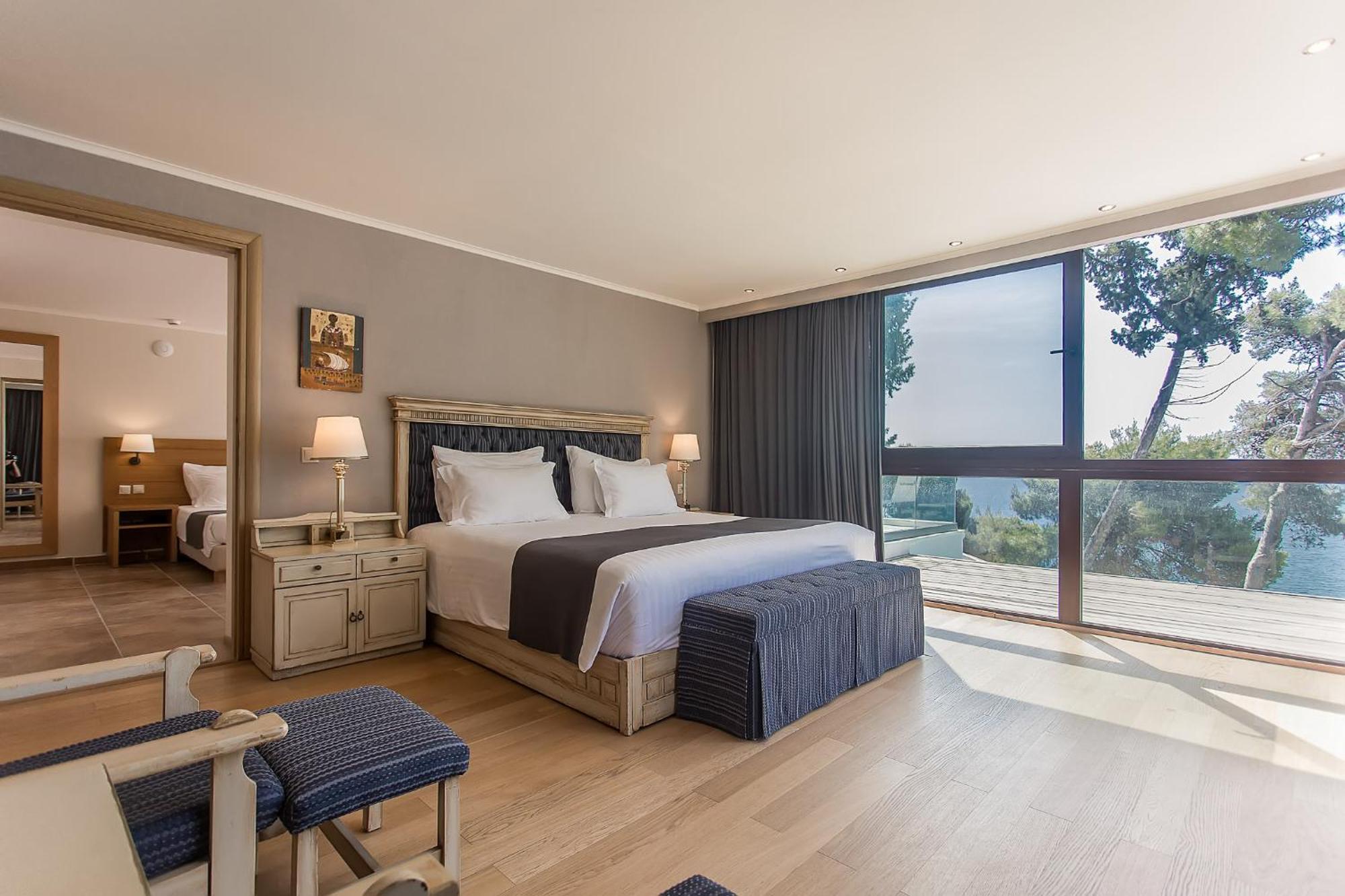 코르푸 홀리데이 팰리스 호텔 페라마 외부 사진 A bedroom at the hotel
