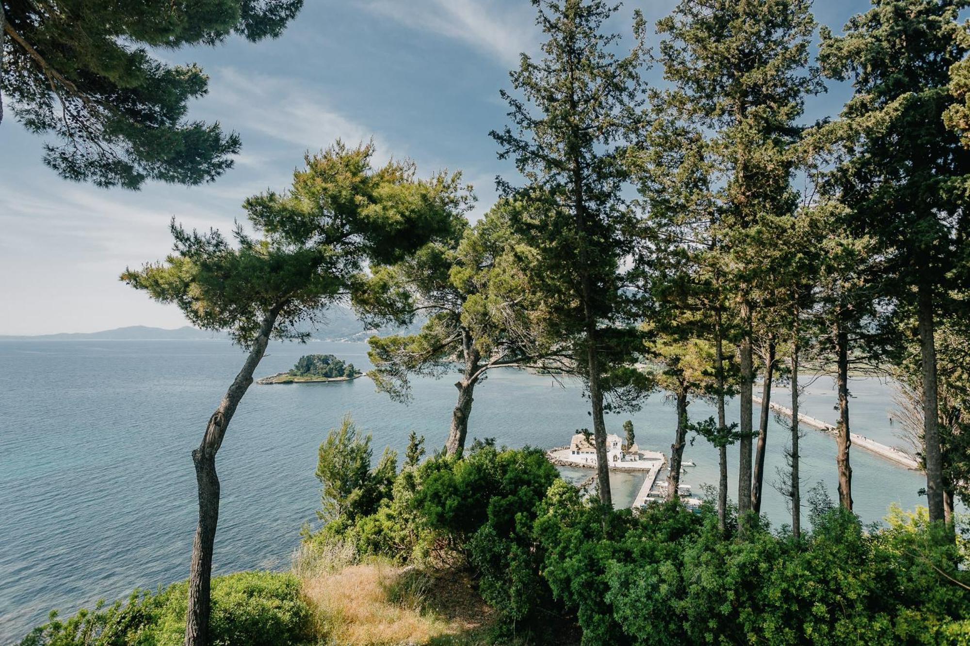 코르푸 홀리데이 팰리스 호텔 페라마 외부 사진 View of the bay of Port of Skopelos