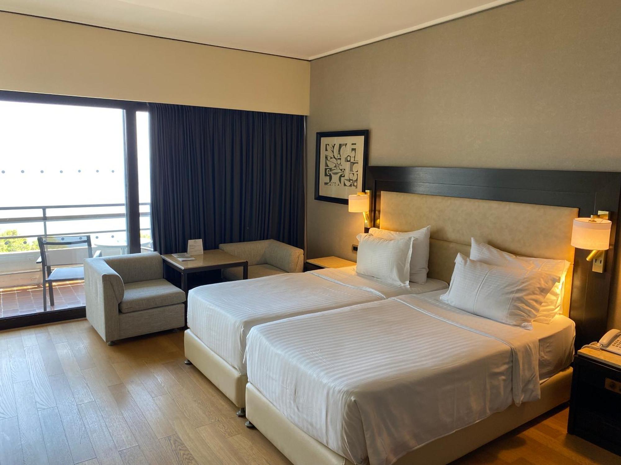 코르푸 홀리데이 팰리스 호텔 페라마 외부 사진 A room at the hotel