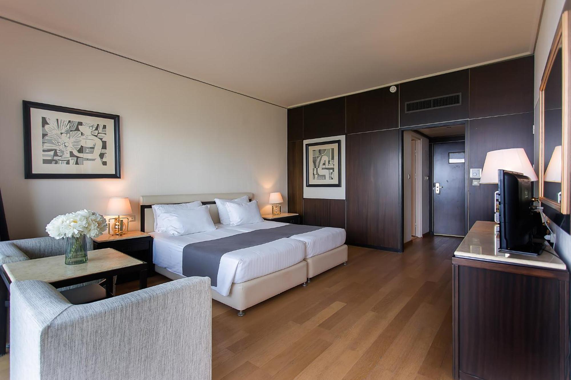 코르푸 홀리데이 팰리스 호텔 페라마 외부 사진 A room at the hotel
