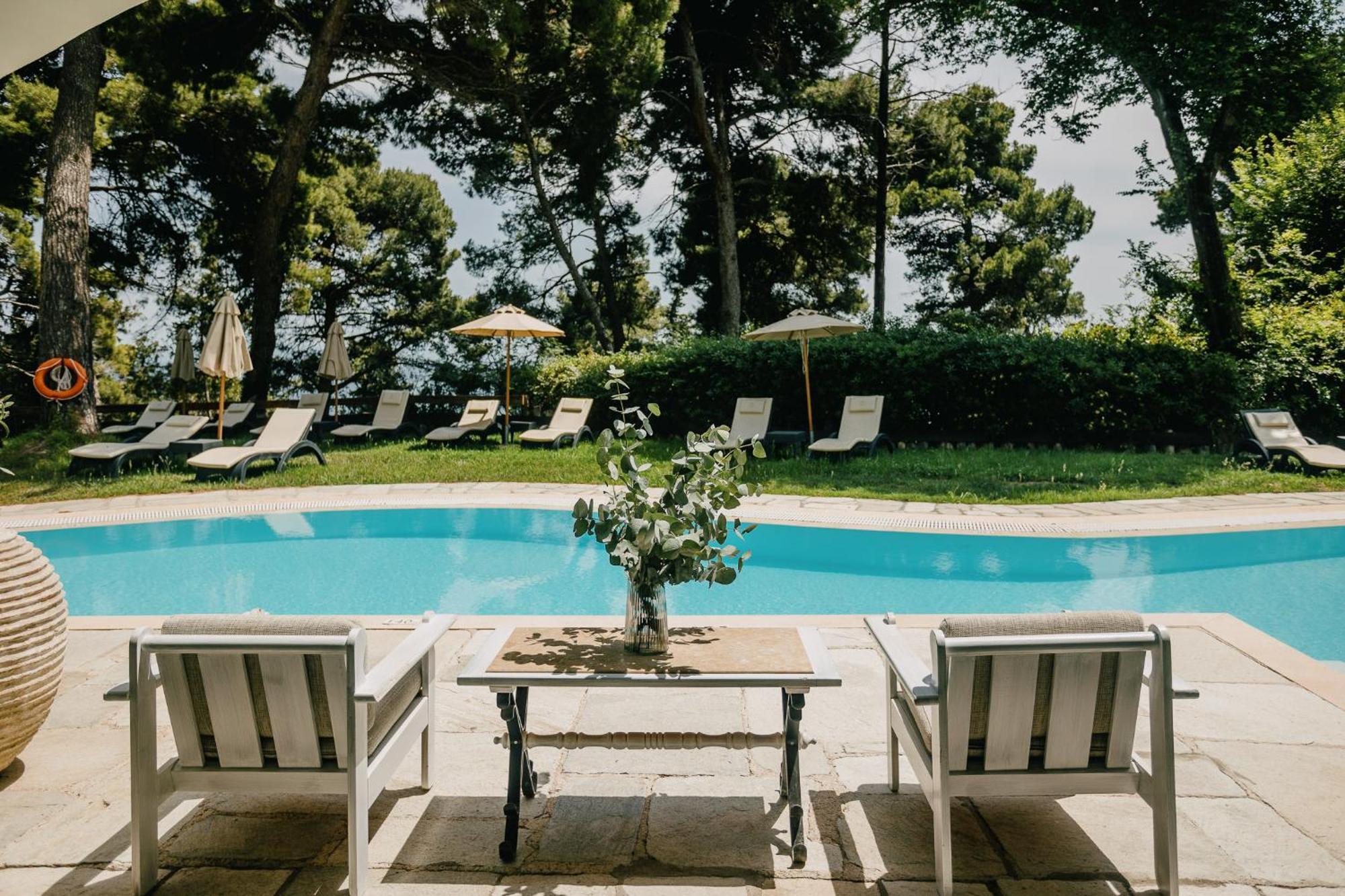 코르푸 홀리데이 팰리스 호텔 페라마 외부 사진 The swimming pool at the Hotel
